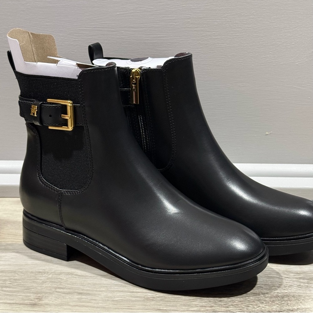 Tommy Hilfiger Women Baylon Black Zipper Faux Leather Chelsea Boots New